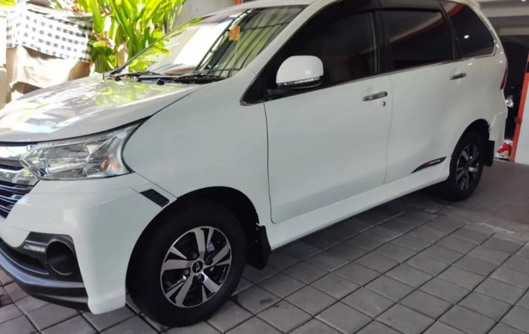 Daihatsu Xenia Xi+ Tahun 2017 putih