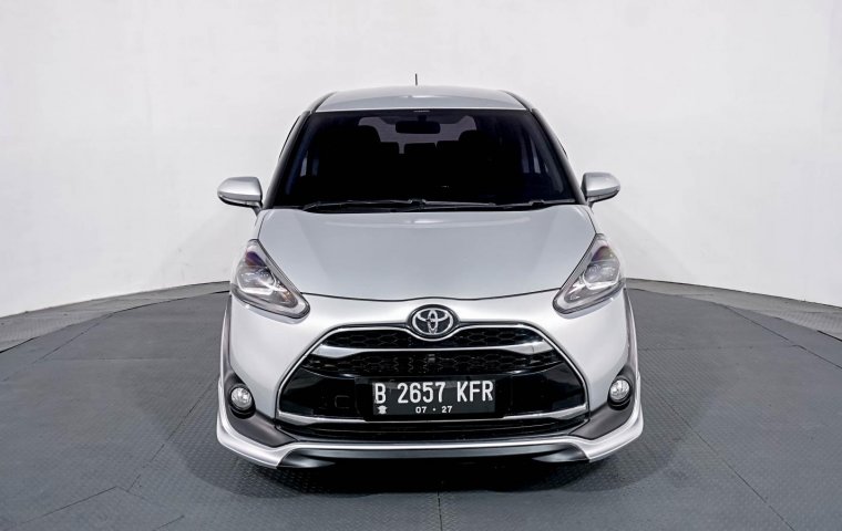 Toyota Sienta Q AT