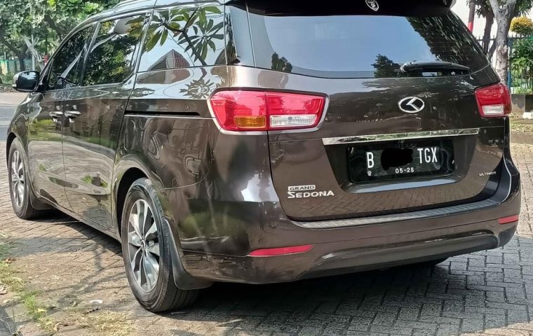 Kia Grand Sedona Ultimate 2017 Coklat