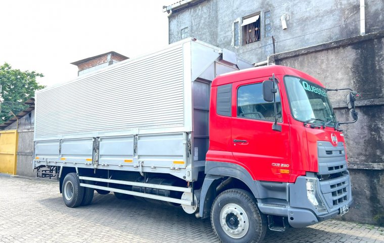 380KM SPERTIBARU MURAH UD Trucks Quester engkel 2019 CKE250 wingbox 8m