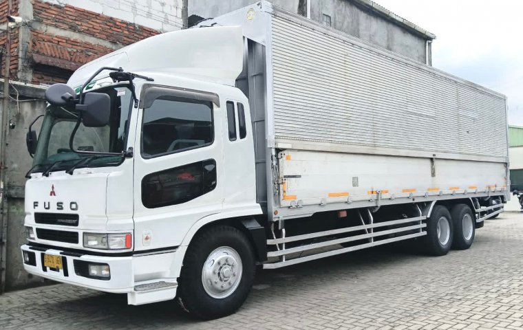 MULUS+banBARU MURAH Mitsubishi Fuso build up tronton 6D24 wingbox 2010