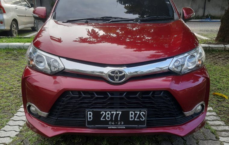 Toyota Veloz 1.5 M/T Merah