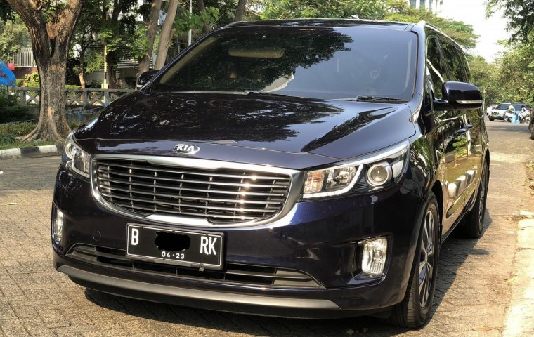 Kia Grand Sedona Ultimate 2017 Biru