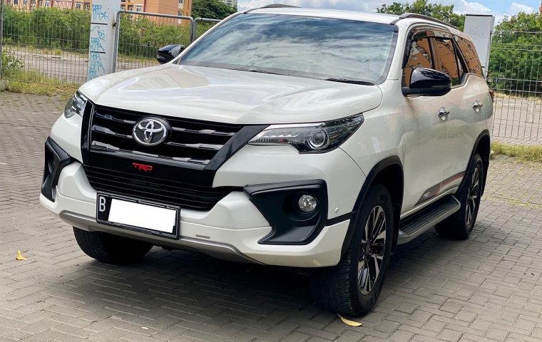 PROMO DISKON TDP - Toyota Fortuner 2.4 TRD AT 2019 Putih