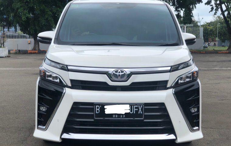 TOYOTA VOXY 2.0 AT PUTIH 2018 HARGA TERMURAH!!