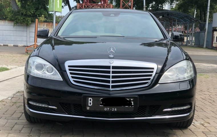 Mercedes-Benz S-Class 300  2011 Hitam