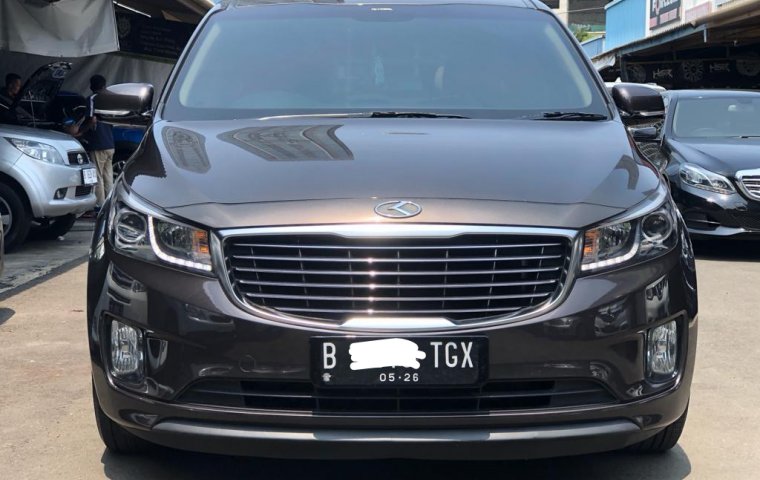 KIA GRAND SEDONA ULTIMATE AT COKLAT 2017 BEST PRICE!!