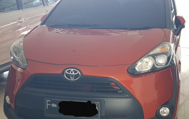 Toyota Sienta V A/T ( Matic ) 2017 Orange Km 68rban Siap Pakai Good Condition