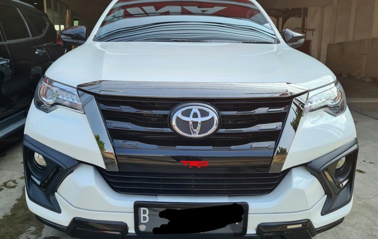 Toyota Fortuner VRZ TRD 2.4 Diesel AT ( Matic ) 2020 Putih Km Low 15rban Good Condition Siap Pakai