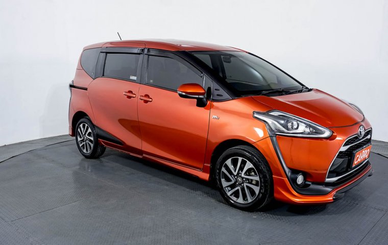 Toyota Sienta Q CVT