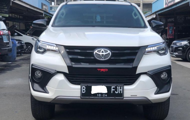 TOYOTA FORTUNER VRZ TRD AT PUTIH 2019 DP RINGAN!!