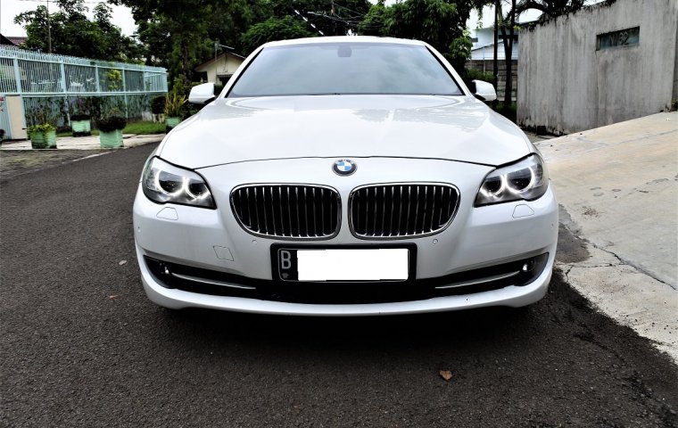 BMW 5 Series 528i 2010 LIKE NEW TERAWAT SUSPENSI NYAMAN SERVIS RECORD