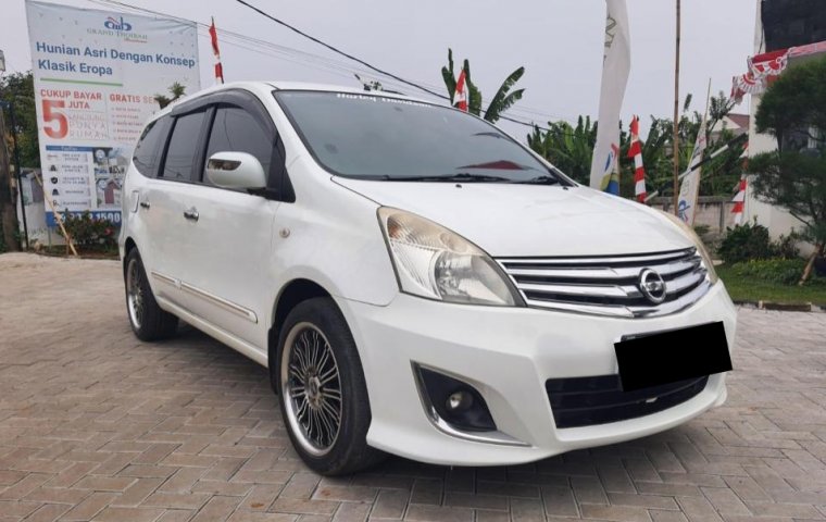 Nissan Grand Livina XV 2011