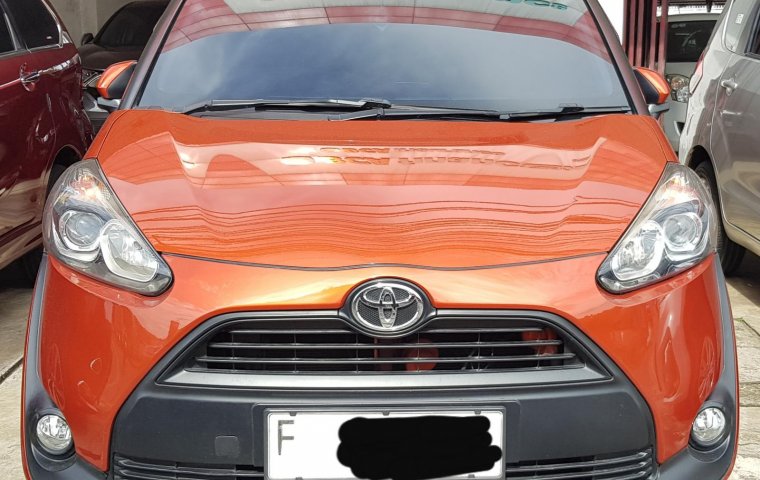 Toyota Sienta V A/T ( Matic ) 2017 Orange Km 68rban Mulus Siap Pakai