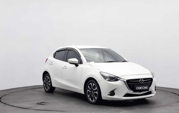 Mazda 2 R 2017 Putih MOBIL BEKAS BERKUALITAS HANYA DP 15 JUTAAN DAN CICILAN RINGAN