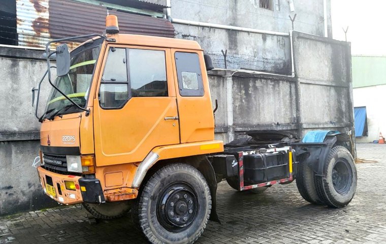 Mitsubishi Fuso engkel 4x2 FM 517 HS tractor head 2013 kepala trailer