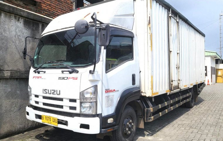 Isuzu Giga engkel 4x2 FRR90Q box besi 2017 FRR 90 Q bok