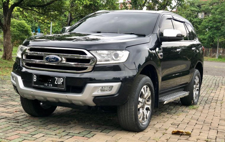 Ford Everest Titanium Plus 2015 Hitam