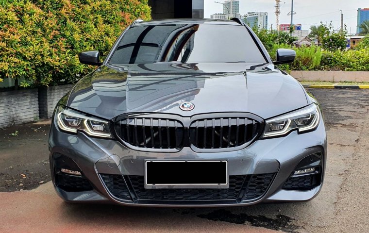 (Low Miles) BMW 320i Touring M Sport Wagon AT 2020 Grey