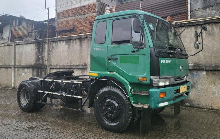 UD trucks engkel PK 260 CT Tractor head 2013 kepala trailer PK260CT