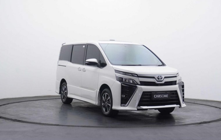 Toyota Voxy 2.0 A/T 2018 Minivan. MOBIL BEKAS BERKUALITAS GARANSI 1 TAHUN