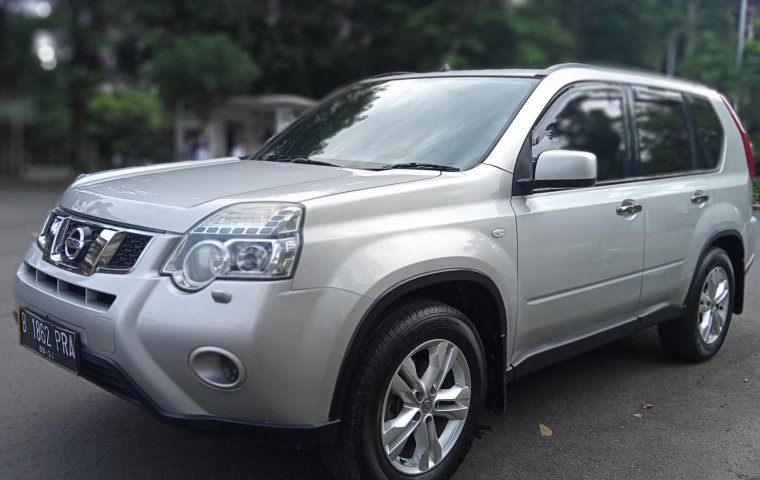Dijual NISSAN XTRAIL ST 2.0 cvt MATIC 2013
