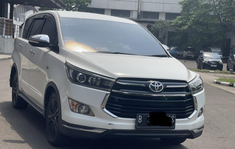 INNOVA VENTURER BENSIN AT 2017 PUTIH TERMURAH!!!