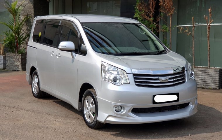 Dp15 jt Toyota NAV1 V 2013 silver pajak panjang cash kredit proses bisa dibantu