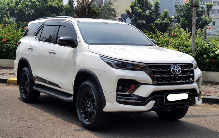 Km8rban Toyota Fortuner New  4x2 2.8 A/T DSL GR Sport 2022 diesel matic putih cash kredit proses bs