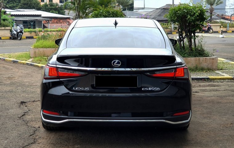 Lexus ES 300h Ultra Luxury Hitam km24rban sunroof siap pakai cash kredit proses bisa dibantu