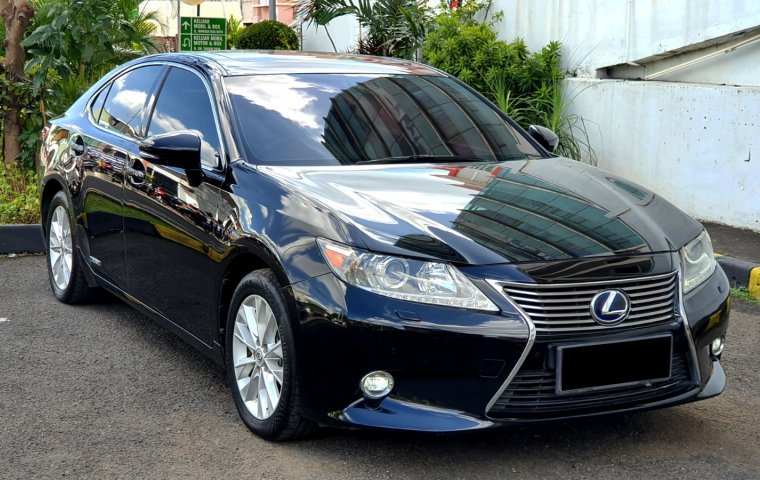 Lexus ES 300h 2013 hitam hybrid sunroof cash kredit proses bisa dibantu