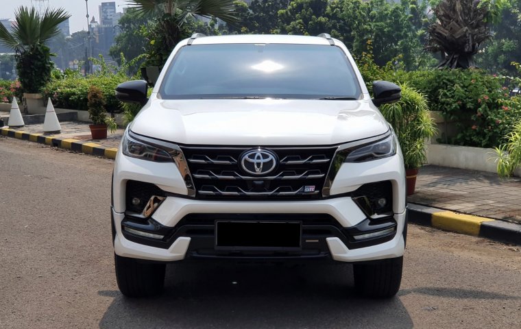 Km8rb toyota Fortuner VRZ GR Sport Kicksensor 2.8 AT 2022 putih cash kredit proses bisa dibantu