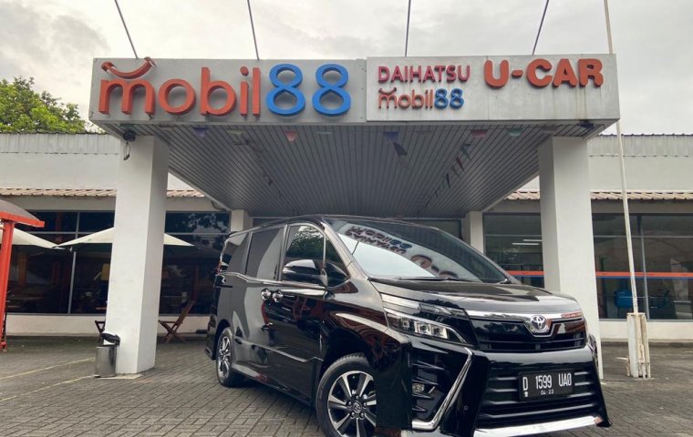 Toyota Voxy 2.0 A/T 2018 Hitam