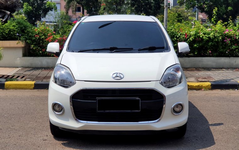 Daihatsu Ayla 1.0L X MT 2013 putih dp15jt cash kredit proses bisa dibantu ktp daerah bisa