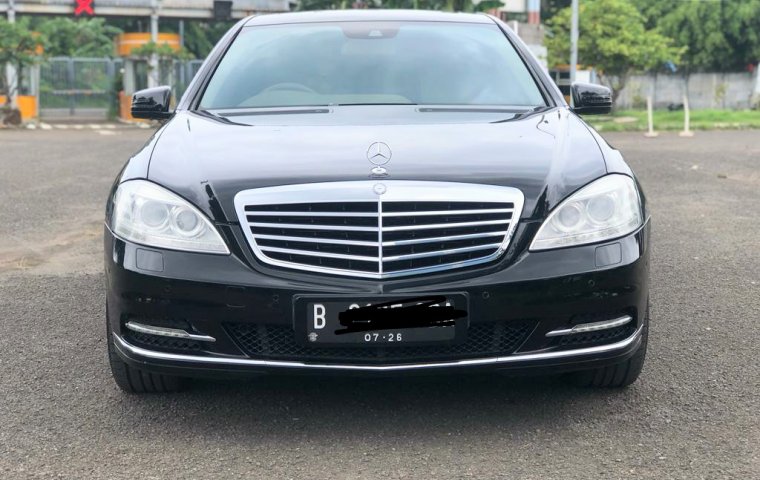 Mercedes-Benz S-Class 300  2011 Hitam