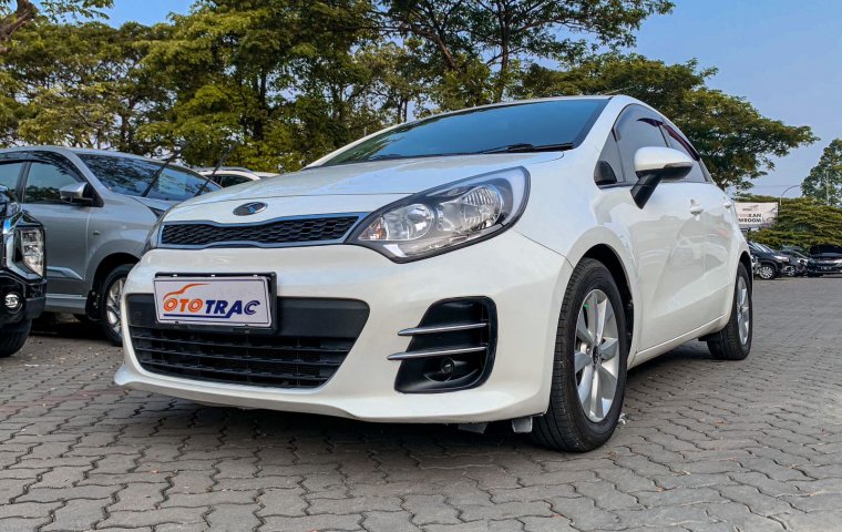 Siap pakai KIA RIO 1.4 HB OPTION AT MATIC 2016 PUTIH