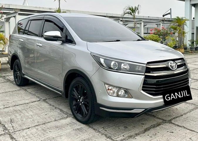 Toyota Venturer 2.4 A/T DSL 2018 Silver