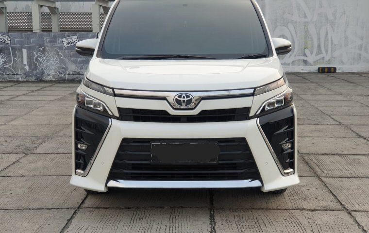 Toyota Voxy 2.0 A/T 2020 Putih