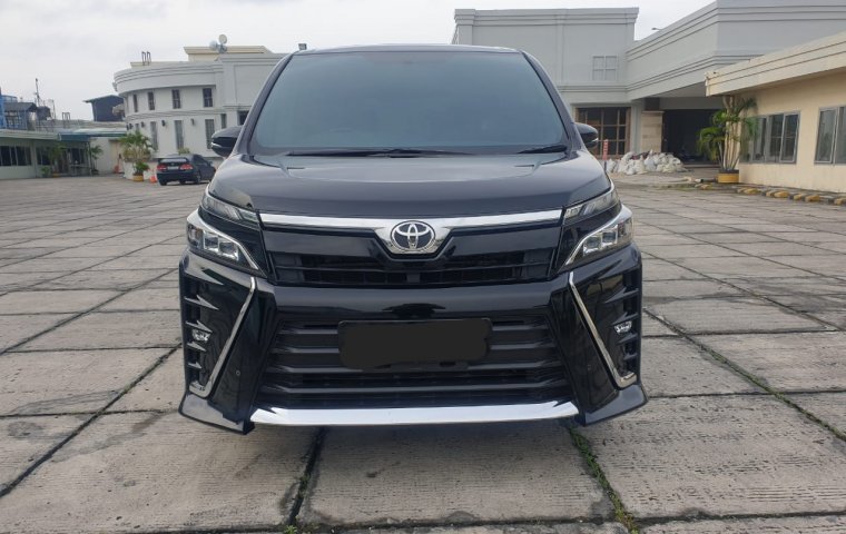 Toyota Voxy 2.0 A/T 2020 Hitam