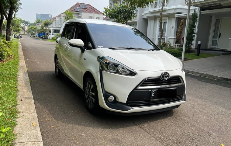 Toyota Sienta V CVT AT 2017 Putin Istimewa Murah