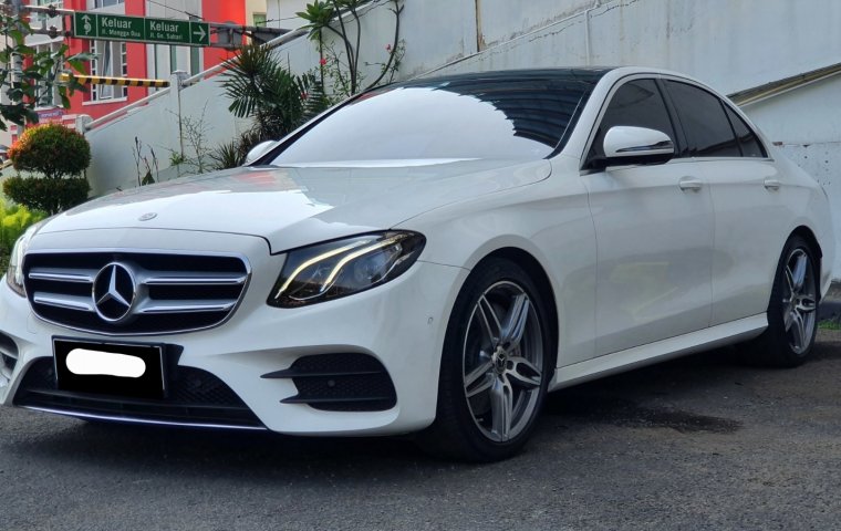 Km18rb Mercedes Benz E300 AMG Line (W213) CKD AT 2018 putih sunroof cash kredit proses bisa dibantu