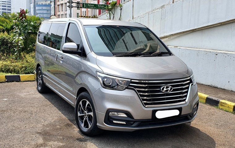 Km13rb Hyundai H1 H-1 2.4 Bensin AT Royale Facelift Pilotseat Hyper Silver Pemakaian 2019 NIK 2018