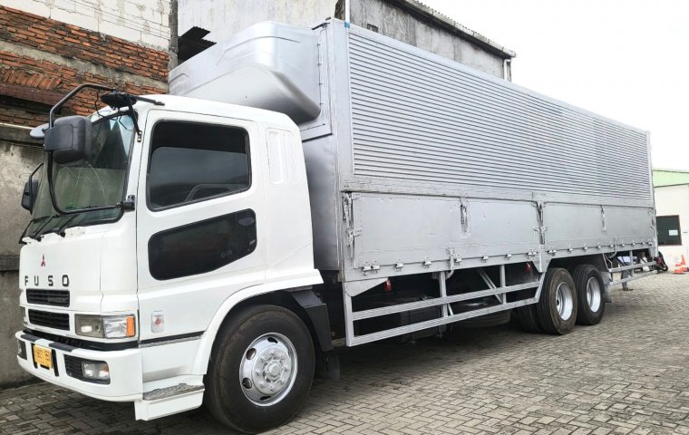 Mitsubishi Fuso tronton build up wingbox 2009 Wing box