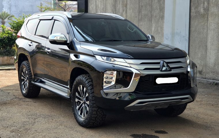 Km13rb Mitsubishi Pajero Sport NewDakar Ultimate 4x4 A/T 2022 hitam cash kredit proses bisa dibantu