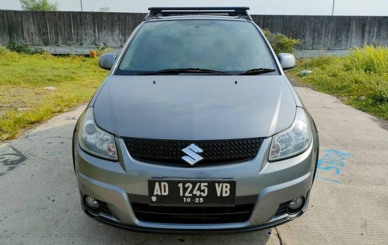 Suzuki SX4 X-Over 2010 tangan pertama