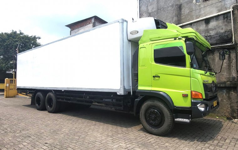 MULUS+banBARU MURAH Hino Tronton 6x2 FL 260 JW box freezer 2019 reefer