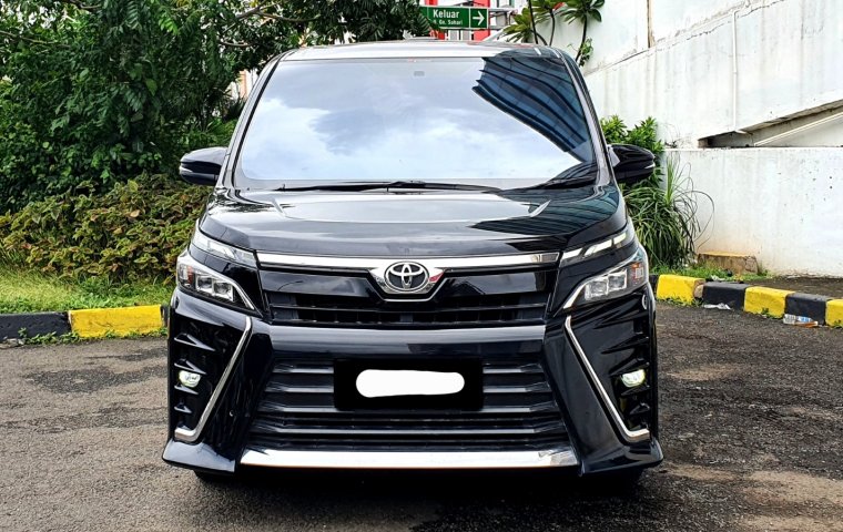Toyota Voxy 2.0 A/T 2019 hitam km 33 rban sunroof cash kredit proses bisa dibantu
