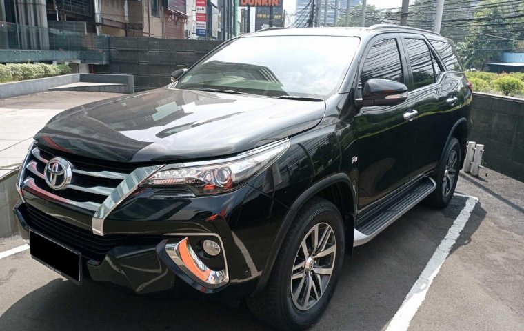 TDP (25JT) Toyota Fortuner 2.7 SRZ AT 2017 Hitam 