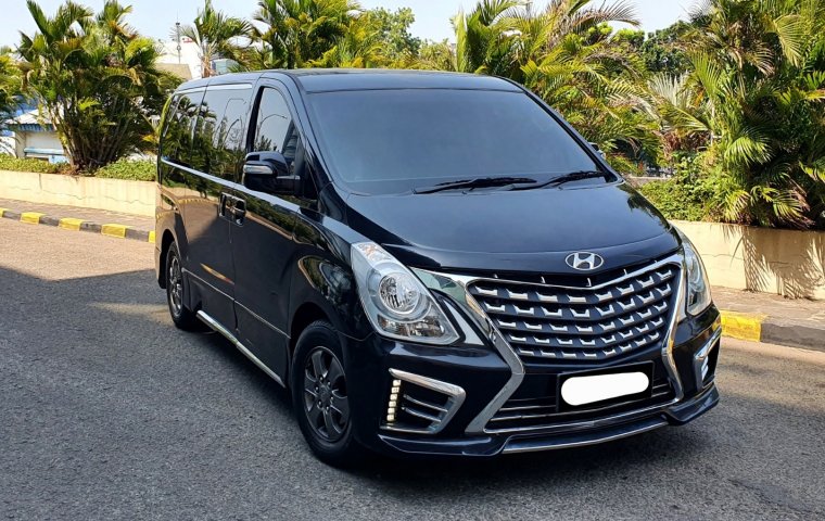 Hyundai H-1 Elegance 2018 hitam bensin km31ribuan cash kredit proses bisa dibantu