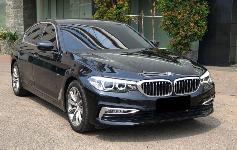 BMW 520i Luxury Line CKD AT 2018 Black On Brown